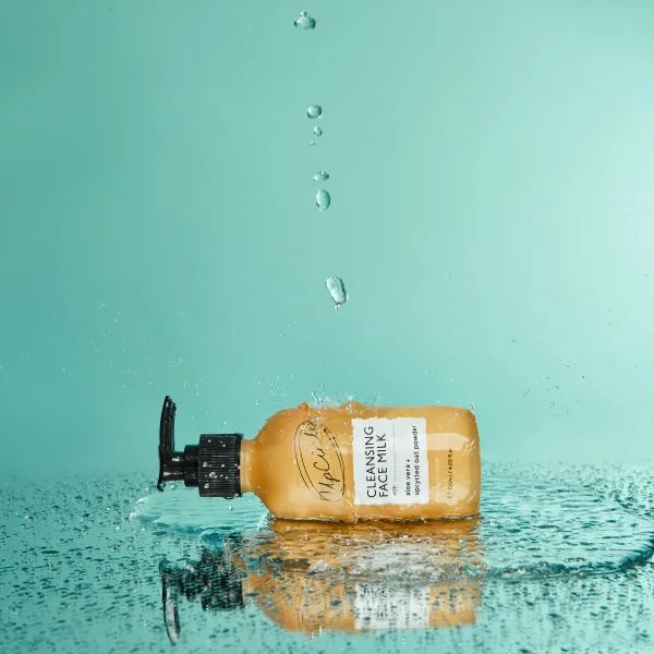 Cleansing face milk